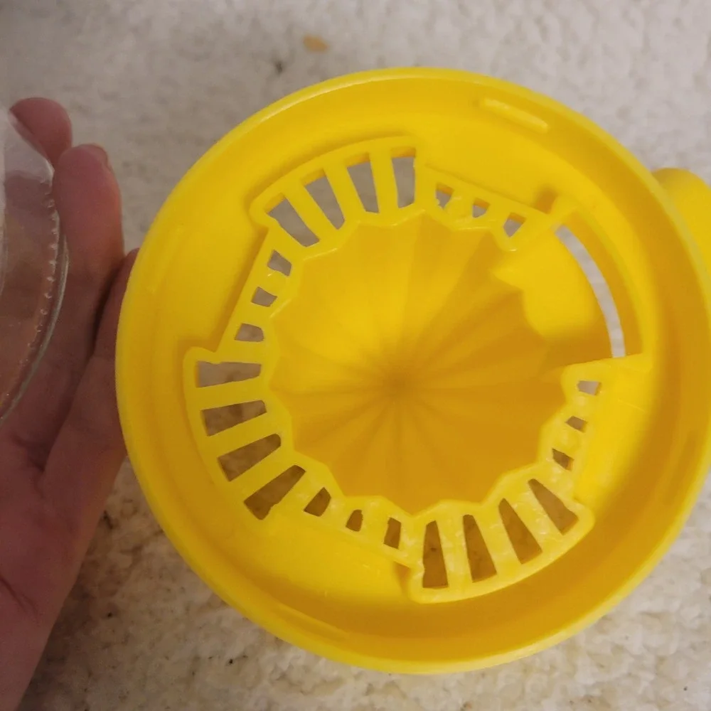 Unbranded Citrus Juicer Kitchen OS Yellow Excellent Retro Glass Manual Reamer
